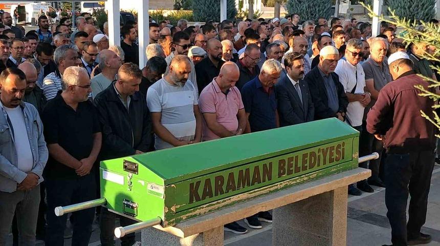 Karaman&rsquo;da &ccedil;&ouml;p kamyonundan d&uuml;şen temizlik iş&ccedil;isi yaşam m&uuml;cadelesini kaybetti