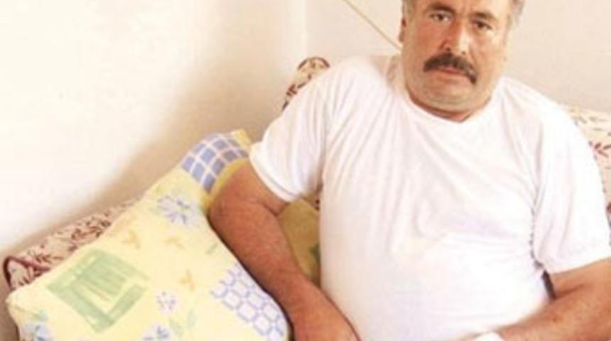 Sahurda ramazan davulcusunu bı&ccedil;akladı