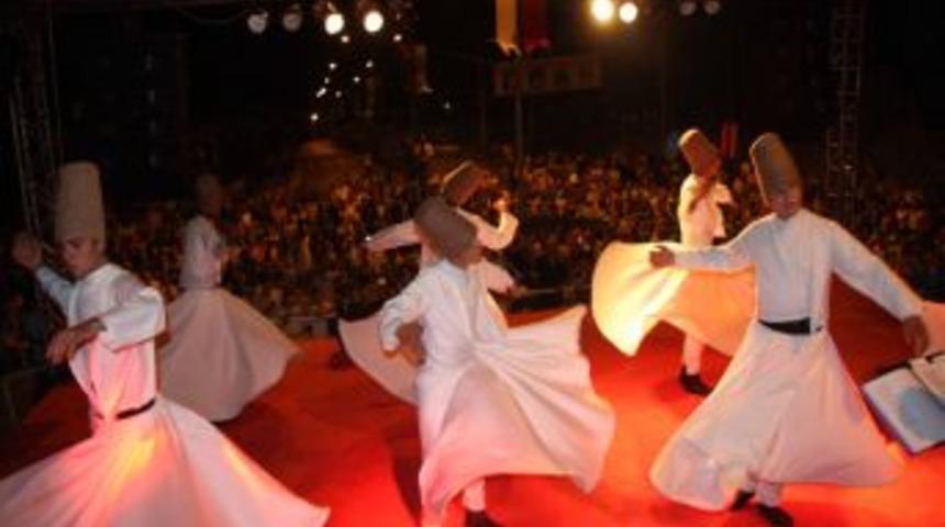 Sema g&ouml;sterileri mest etti