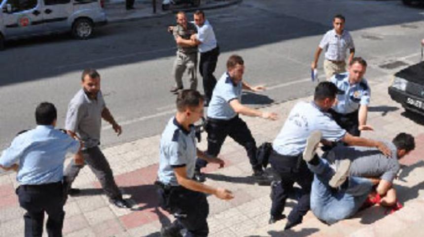 Boşanma davası a&ccedil;an enişteye meydan dayağı