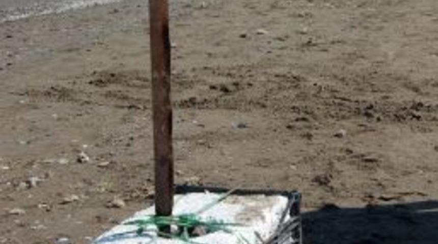 'Denizde zehirli varil var' ihbarından i&ccedil;i k&ouml;p&uuml;k dolu kasa &ccedil;ıktı