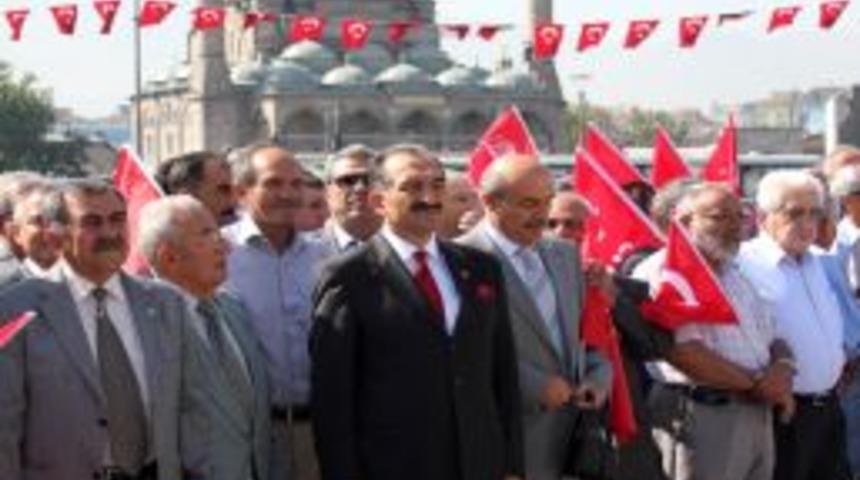 CHP Kayseri İl Başkanı G&uuml;lsoy, Atat&uuml;rk d&ouml;nemi b&uuml;y&uuml;me rakamınayla &ouml;v&uuml;n&uuml;yor