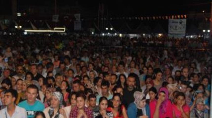 Muazzez Ersoy Afrika'ya yardım &ccedil;ağrısında bulundu