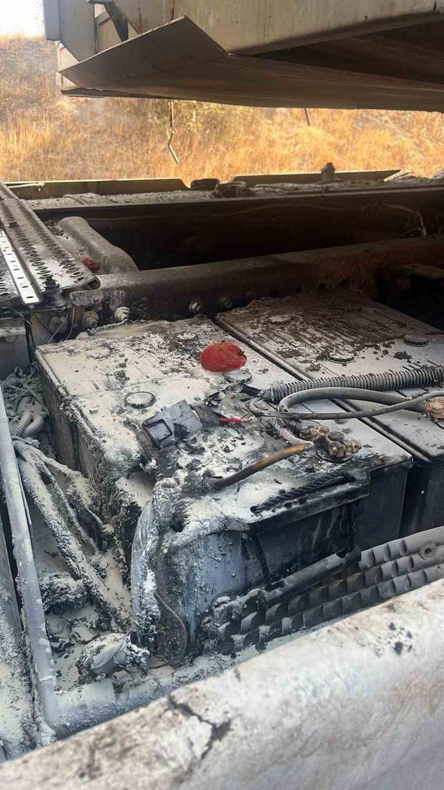 Sındırgı&rsquo;da seyir halindeki ara&ccedil;ta yangın &ccedil;ıktı 1