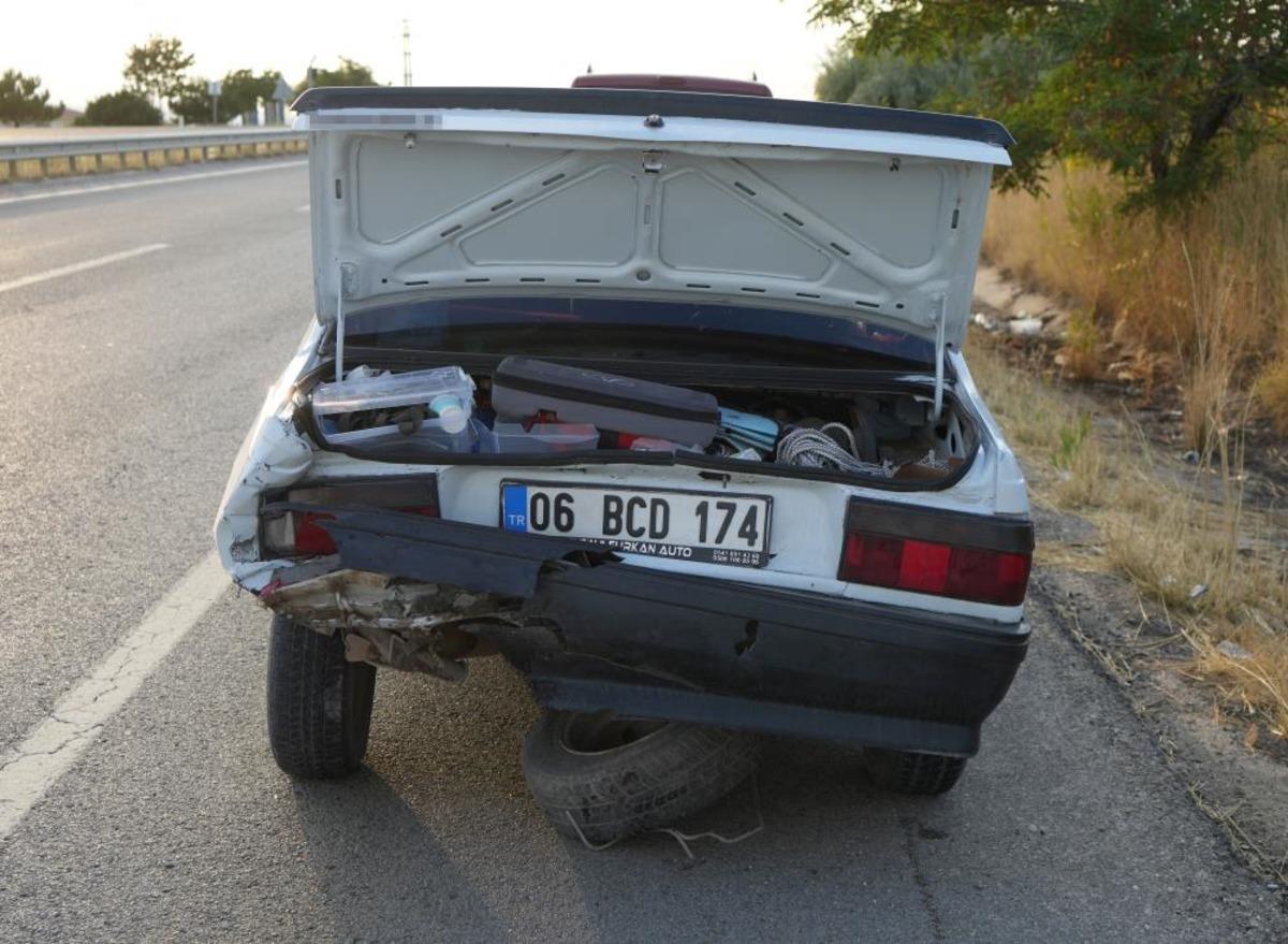 Kırıkkale de iki otomobil çarpıştı: 4 yaralı 1