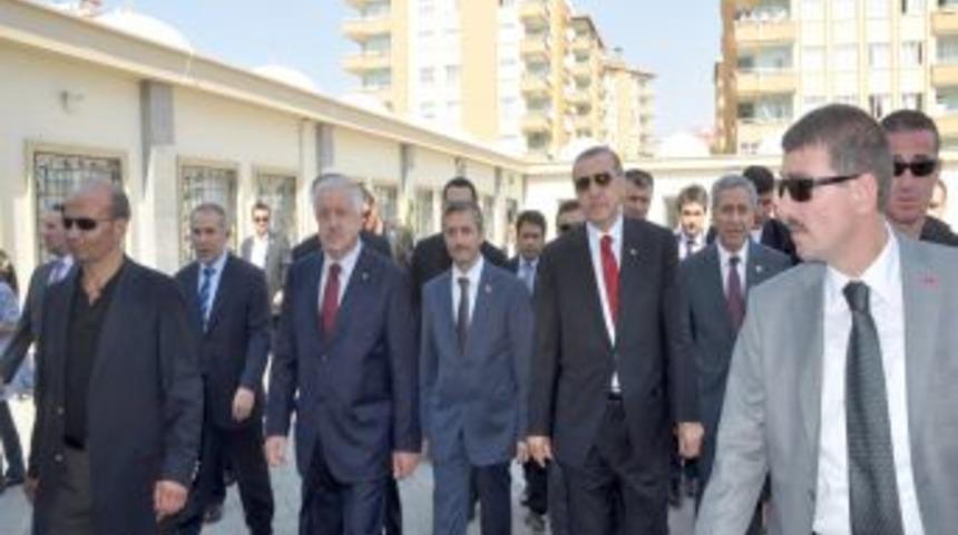 Başbakan Erdoğan, Tahmazoğlu&rsquo;na taziye ziyaretinde bulundu