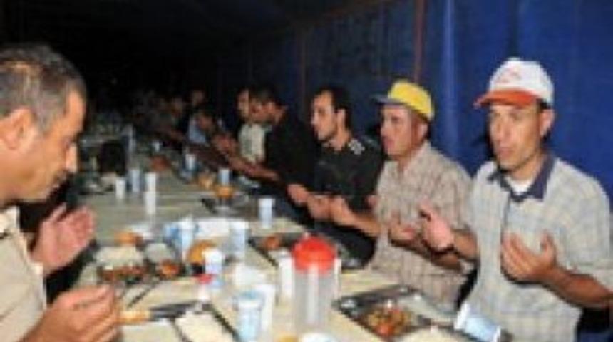 İl&ccedil;e M&uuml;ft&uuml;l&uuml;ğ&uuml; iftar &ccedil;adırını kapatarak, Afrika'ya bağış yapacak