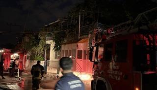 Mangaldan &ccedil;ıkan yangın evin &ccedil;atısını k&uuml;le &ccedil;evirdi