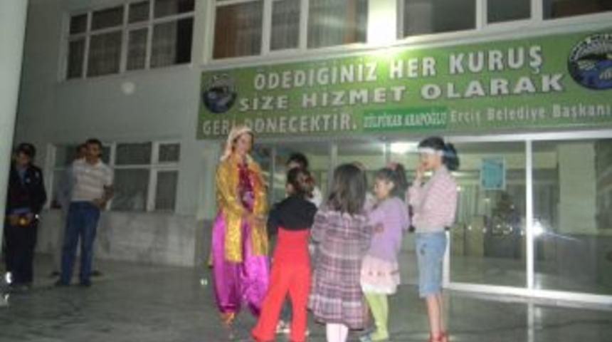 Van Şehir Tiyatroları, Erciş'te eski ramazanları anımsattı