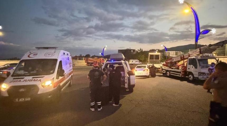 Bing&ouml;l&rsquo;de iki otomobil &ccedil;arpıştı: 4 yaralı