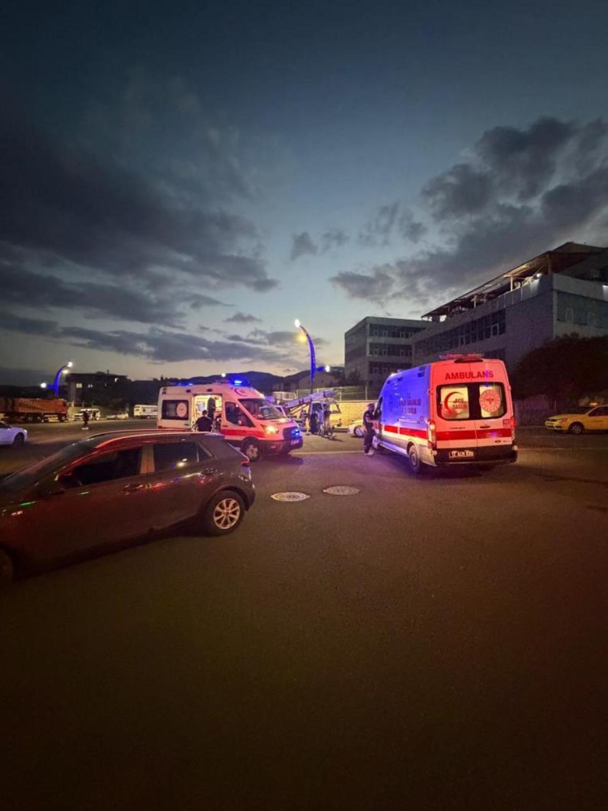 Bing&ouml;l&rsquo;de iki otomobil &ccedil;arpıştı: 4 yaralı 2