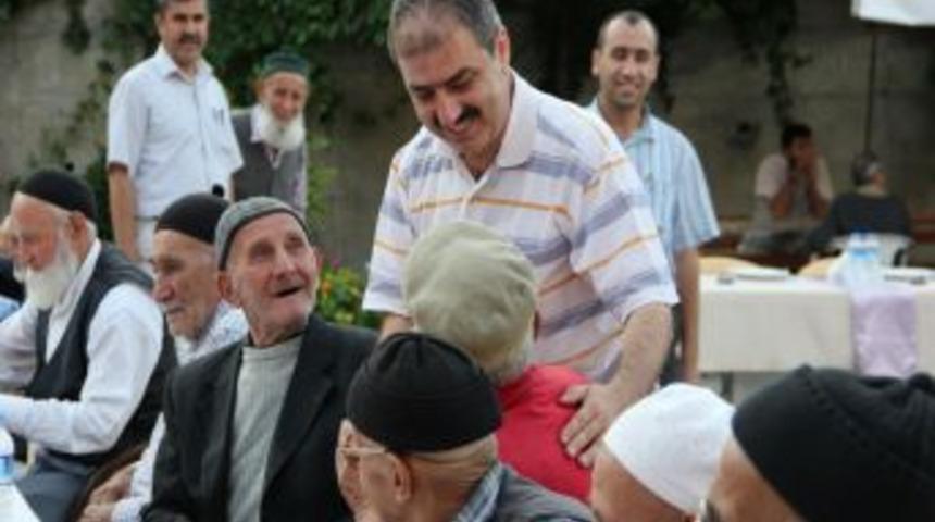 &Ccedil;ankırı Belediyesi'nden huzurevi sakinlerine iftar