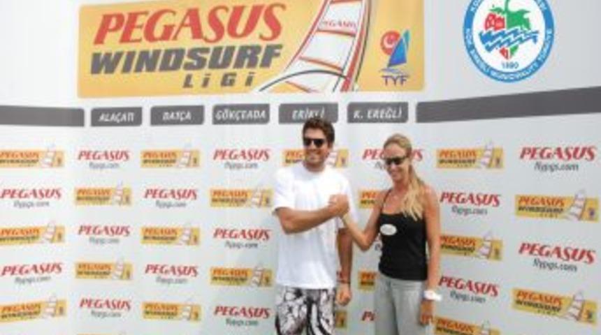 Yelken yarışlarına rüzgar engeli