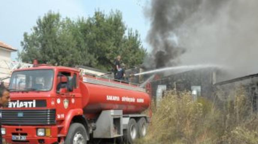 Ot temizliği i&ccedil;in yakılan ateş, mobilya at&ouml;lyesini yaktı