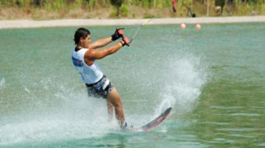 Su kayağında yeni d&uuml;nya rekorunu Alman kayak&ccedil;ı Simon Herrmann kırdı