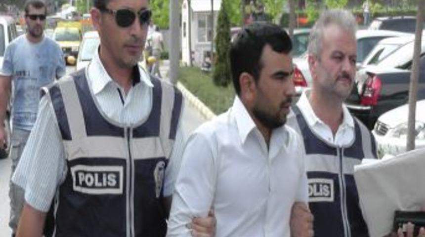 Sahte &uuml;steğmen, iş bulma vaadiyle 4 kişiyi dolandırdı