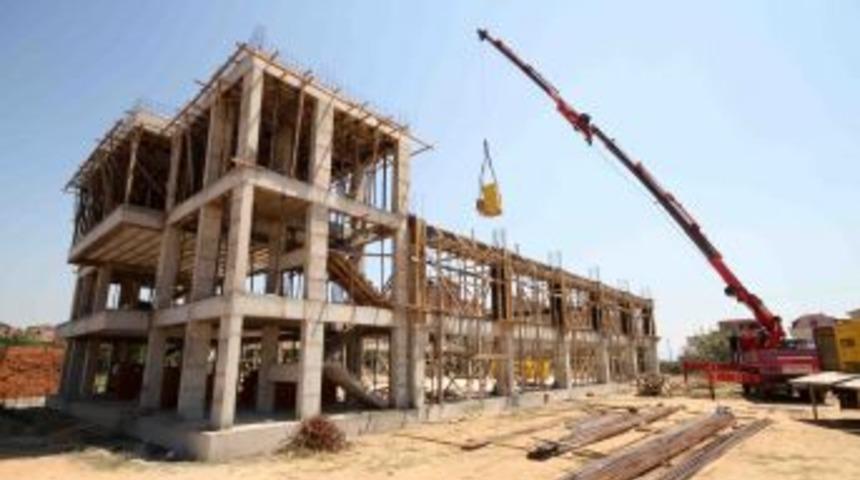 Darıca Spor Salonu&rsquo;nun yapımı s&uuml;r&uuml;yor