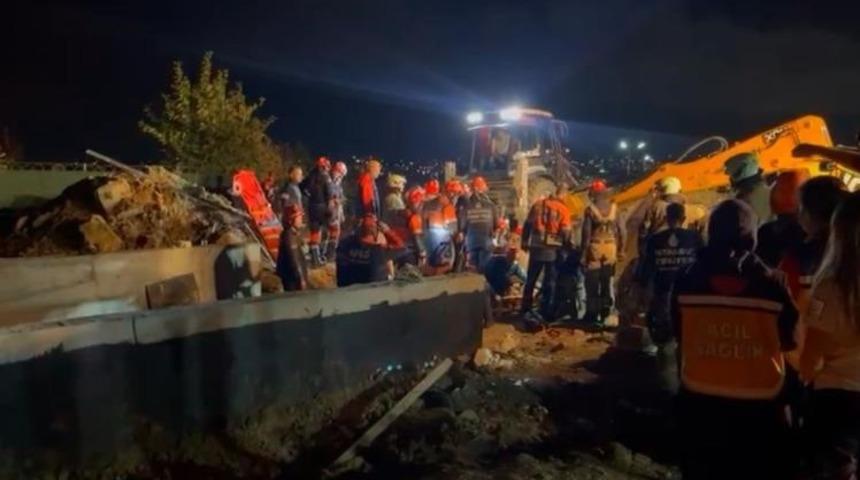 B&uuml;y&uuml;k&ccedil;ekmece&rsquo;deki g&ouml;&ccedil;&uuml;kten acı haber: İş&ccedil;ilerden biri yaşamını yitirdi