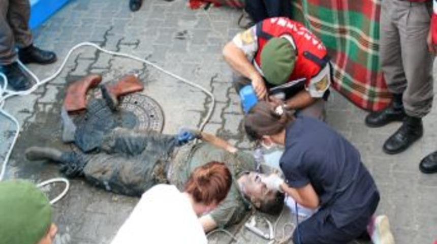 Kanalizasyona inen iş&ccedil;iler metan gazından zehirlendi: 1 &ouml;l&uuml;