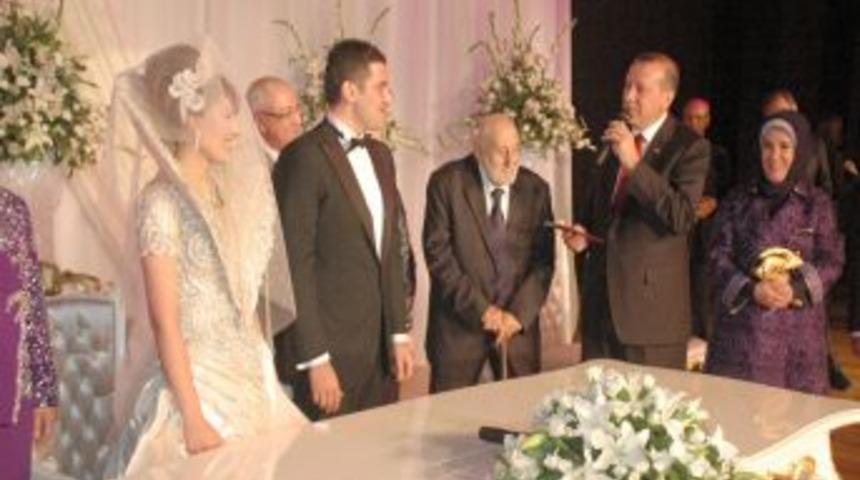 Başbakan Erdoğan nikah t&ouml;renine katıldı
