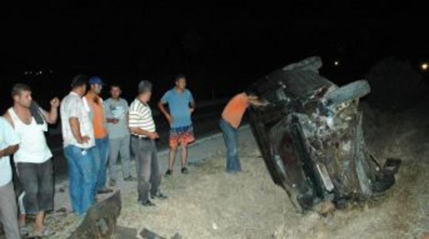 Otomobil s&uuml;r&uuml;ye daldı, 50 koyun telef oldu