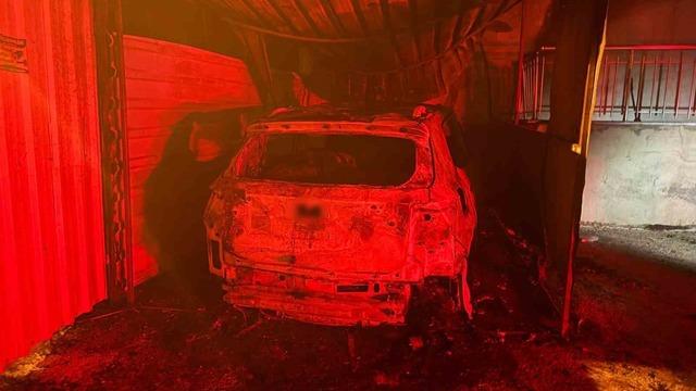 Antalya’da korkutan yangın: Otomobil küle döndü, alevler 3 katlı binaya sıçradı