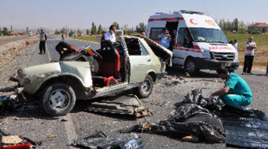Kayseri'de feci kaza: 3 ölü, 14 yaralı