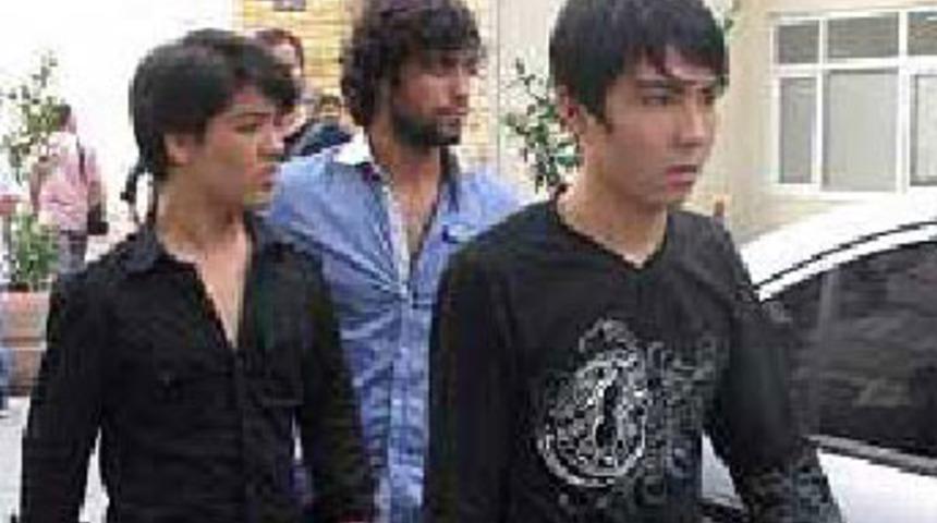 &Uuml;&ccedil; &ccedil;ocuğun nefes kesen İstanbul macerası