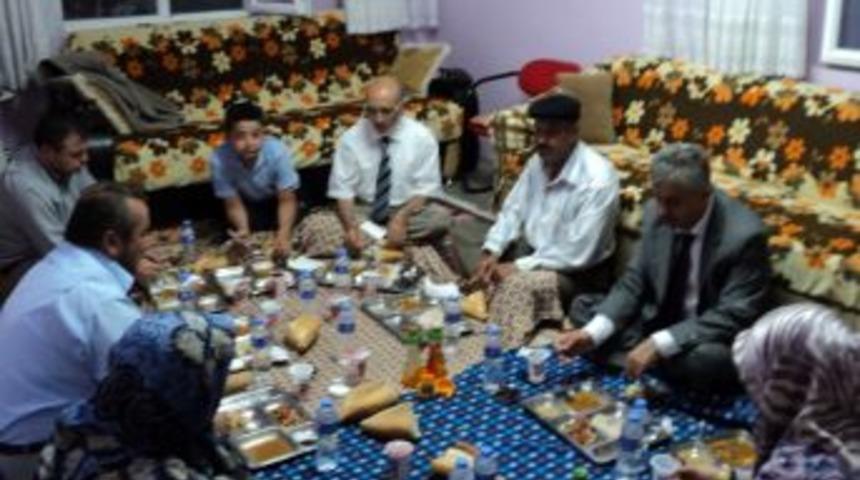 Komşuluğu geliştirmek i&ccedil;in adım adım dolaşıyorlar