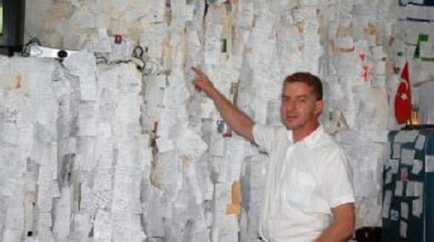 Duygular duvara asıldı