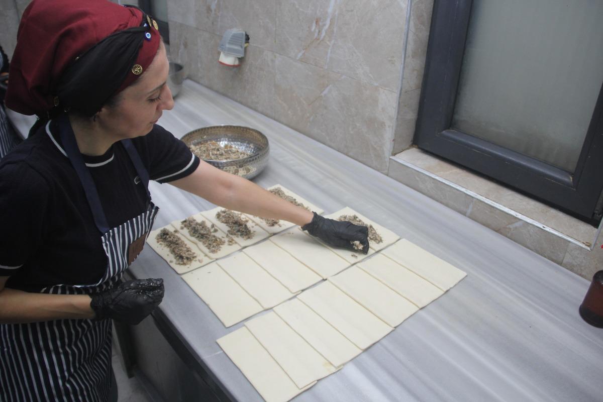 Ezber bozan lezzet: Hamsili simit! Balığı hiç böyle yemediniz 1