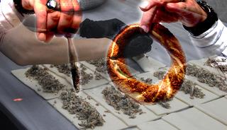 Ezber bozan lezzet: Hamsili simit! Balığı hi&ccedil; b&ouml;yle yemediniz