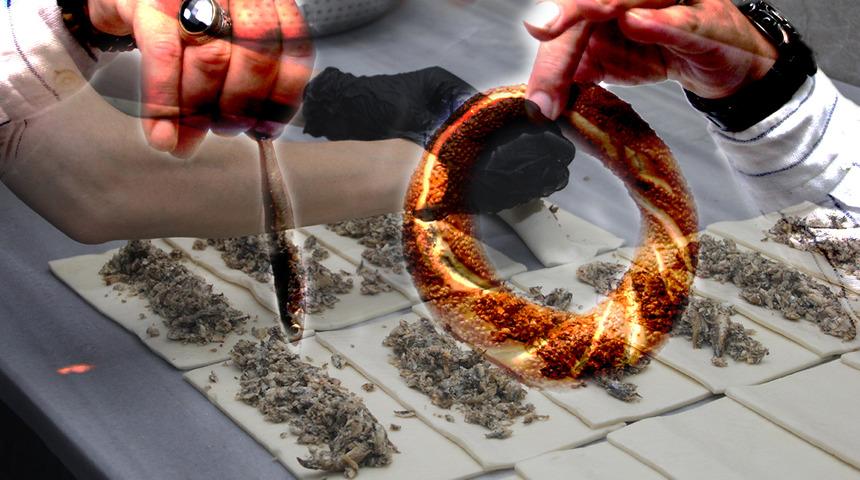Ezber bozan lezzet: Hamsili simit! Balığı hi&ccedil; b&ouml;yle yemediniz