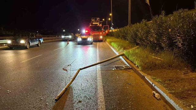 Antalya’da panelvan kontrolden çıktı: 1 yaralı 1