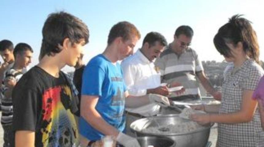 G&uuml;lnar Anafen mezunları pilav g&uuml;n&uuml;nde bir araya geldi