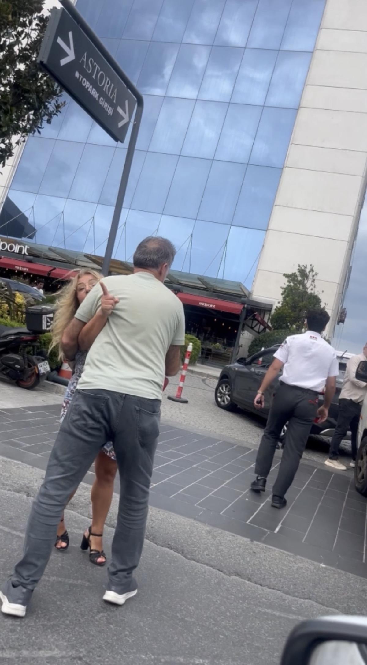 Korna &ccedil;alınca &ccedil;ılgına d&ouml;nd&uuml;! Kadın s&uuml;r&uuml;c&uuml;ye b&ouml;yle saldırdı 3