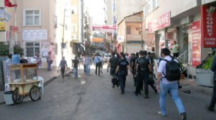 Askeri operasyonları protesto etmek isteyen gruplara polis izin vermedi