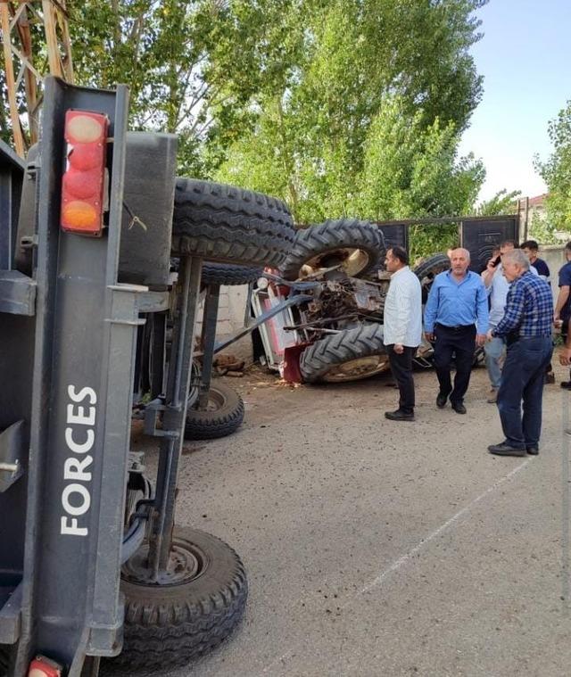 Van’da traktör devrildi: 3 yaralı 1