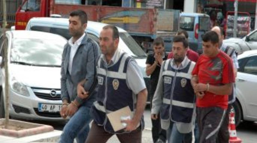 Uyuşturucu tacirleri uzun s&uuml;ren kovalamacanın ardından yakalandı