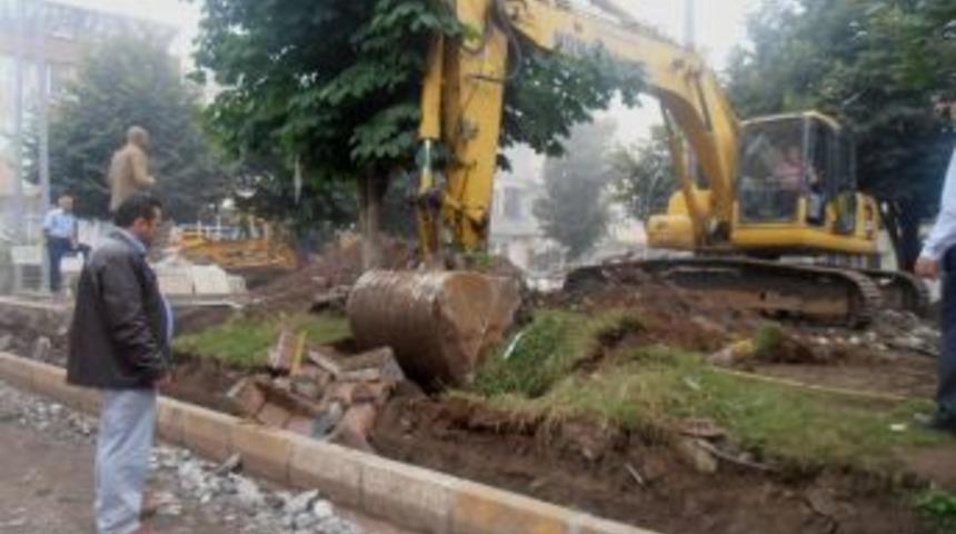 İlk&uuml;vez Meydan Parkı d&uuml;zenleme &ccedil;alışmaları başladı