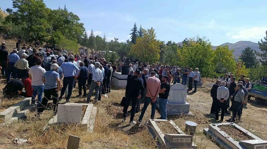 Malatya&rsquo;da kazada hayatını kaybeden sağlık &ccedil;alışanı gen&ccedil; son yolculuğuna uğurlandı