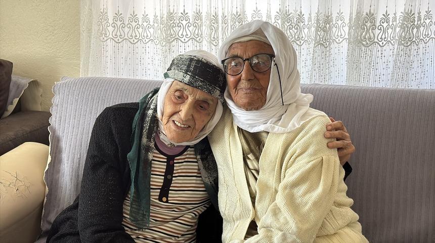 Zonguldak'ın &ccedil;ınarları Safiye ve Şerife nine bir asrı geride bıraktı