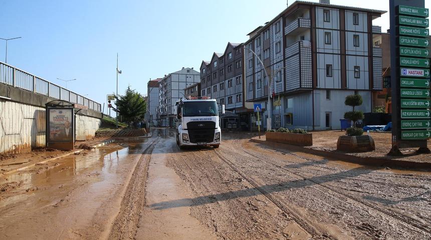 Rize'de temizlik ve hasar tespit &ccedil;alışmaları s&uuml;r&uuml;yor