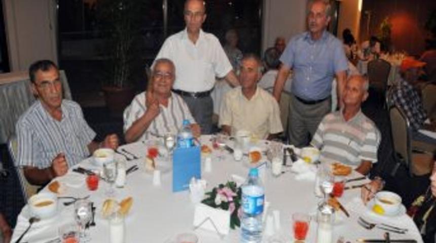 Huzurevi sakinleri Dedeman'ın iftar sofrasında buluştu