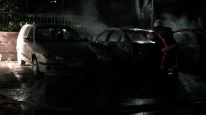 Ankara'da 4 ara&ccedil; kundaklama sonucu yandı