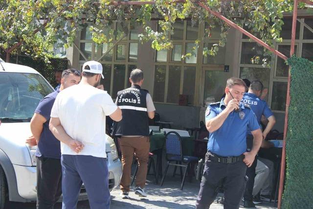 Kıraathane &ccedil;alışanı husumetlisini t&uuml;fekle vurdu 4