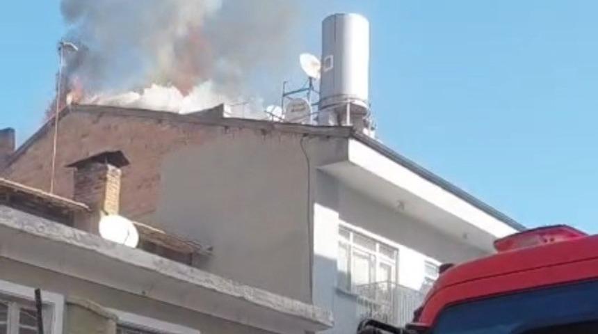 Malatya&rsquo;da korkutan &ccedil;atı yangını