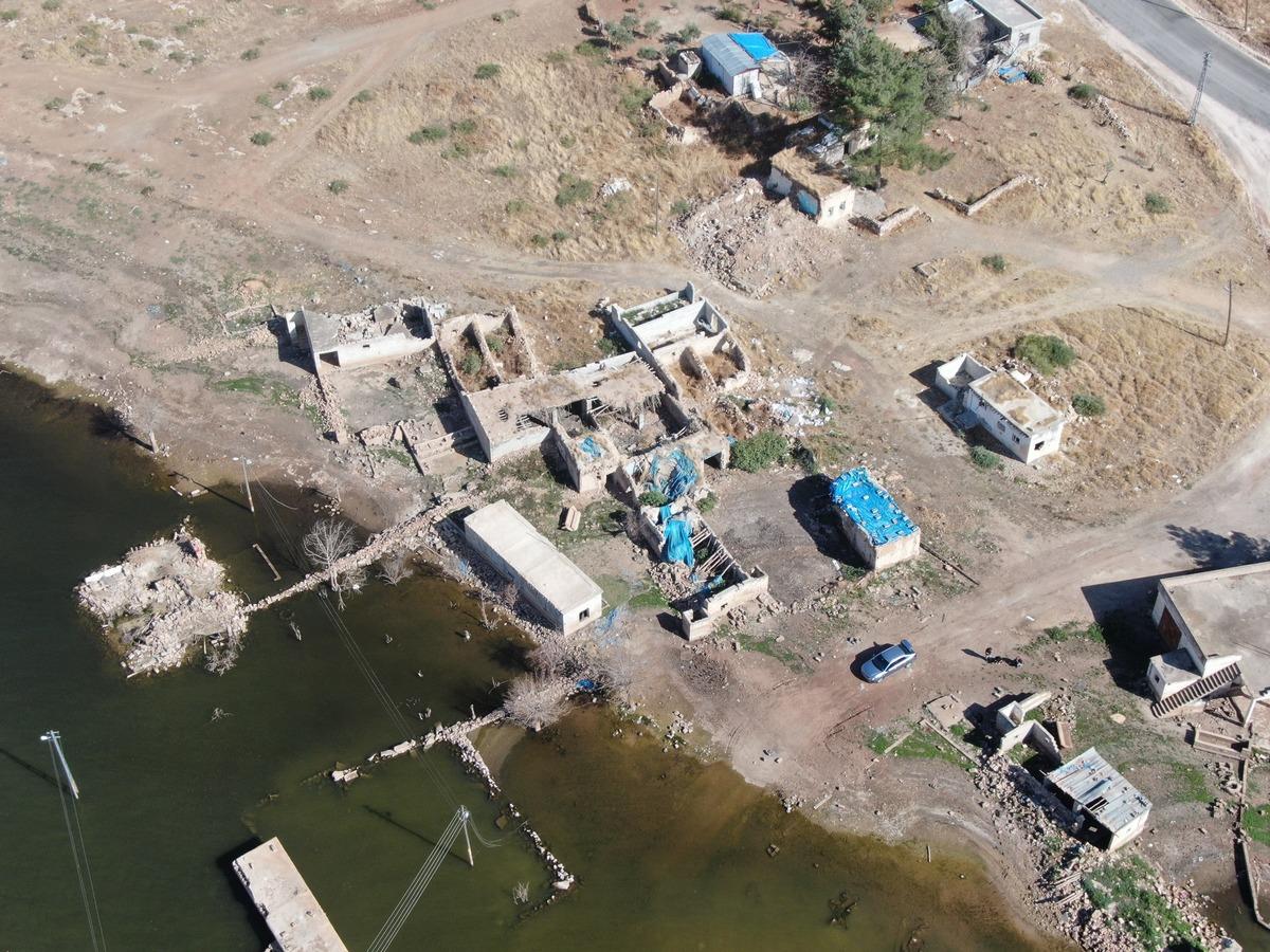 Sular altında kalan köyden bereket çıkıyor! Hem hayvanlar hem insanlar akın ediyor 2