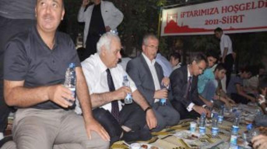 İHH gezici aşevi ile Siirt&rsquo;te iki bin kişiye iftar verdi