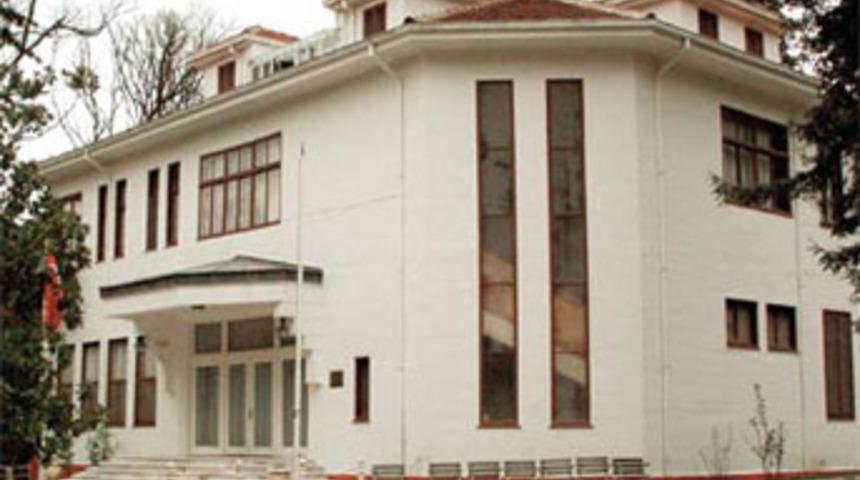 Ata'nın k&ouml;şk&uuml;ne fuhuş baskını